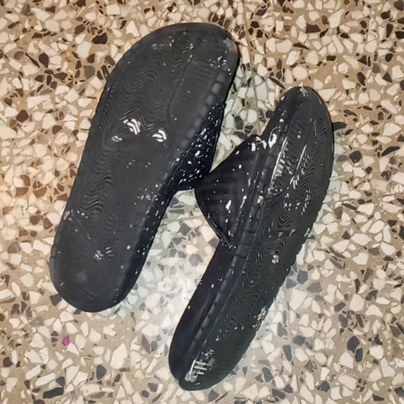 Used Nike sandals - Picture 2 of 4